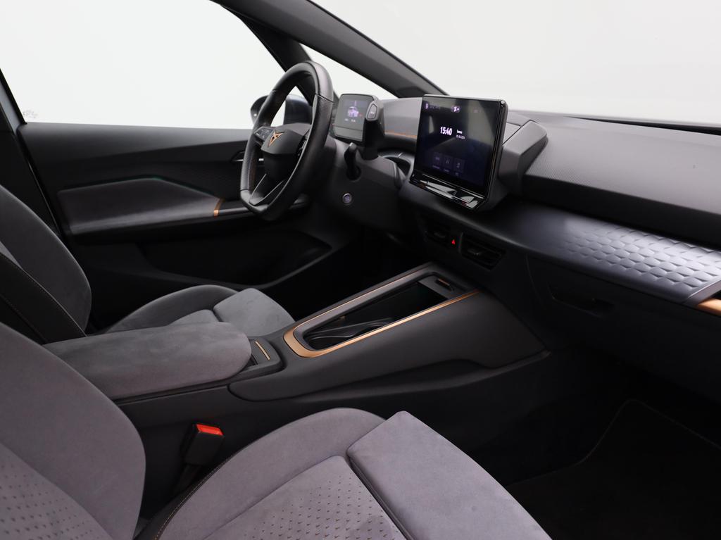 Cupra Born 204pk 62 kWh / GPS / Car Play / Adaptive Cruise Control / Camera / Verwarmbare Voorstoelen