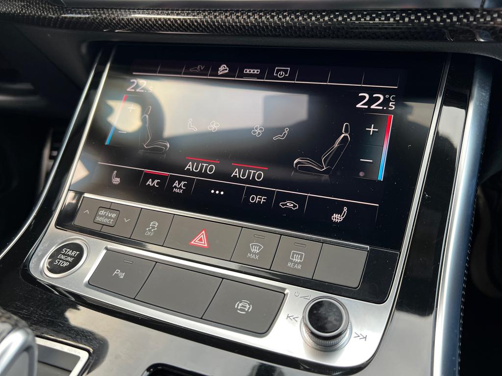 Audi Q8 HYBRIDE 462pk COMPETITION*CARBON*PANO*CAMERA*CARPLAY*TREKHAAK*TOPWAY.BE