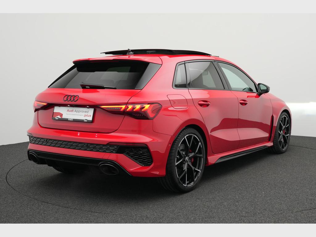 Audi RS3 Sportback RS keramische remmen rood/Pano/B&O/Headup/Donker Matrix/Warmtewerend glas 294(400) kW(ch) S tronic