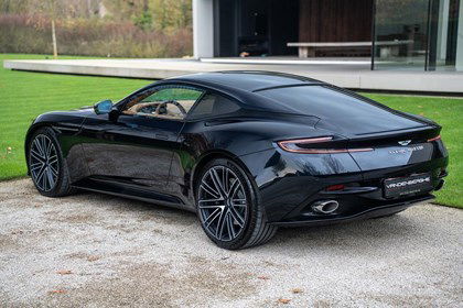 Aston Martin  COUPE / BOWERS & WILKINS / 360° / INSPIRE SPORT MONOTONE