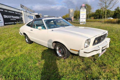 Ford mustang II t-top 