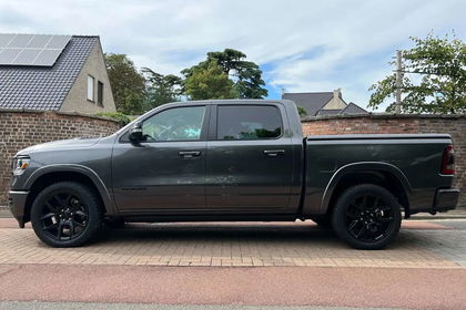 Dodge  2024 Laramie Night-sunr-aire sus-€ 69.900 excl.