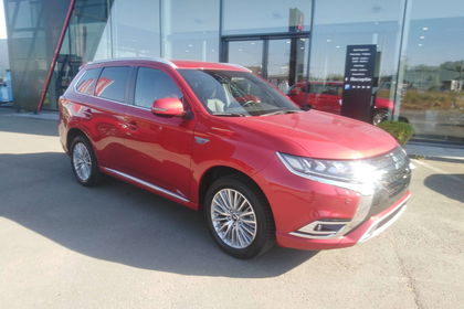 Mitsubishi  2.4i 4WD PHEV Instyle SDA-NAV