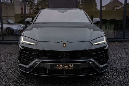 Lamborghini  4.0 BiTurbo V8 / Black pack / B&O Surround