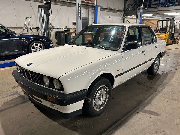BMW 316 zeer nette toestand , volledig in orde geen rot