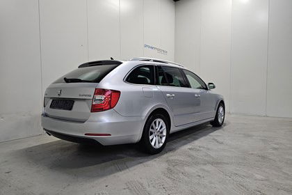 Skoda Superb 1.6 TDI - GPS - Pano - Airco - Goede Staat! 