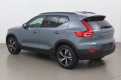 Volvo XC40 b4 fwd plus dark 197 AT