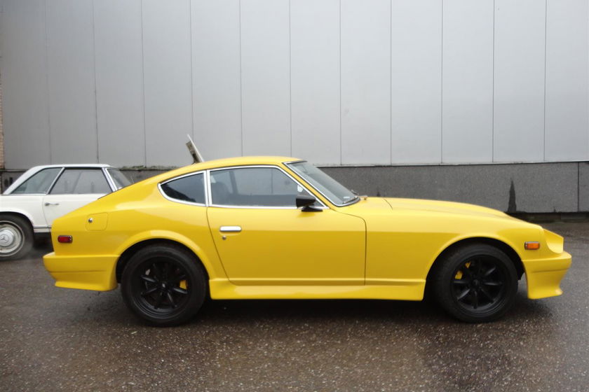 Datsun 240Z bright yellow