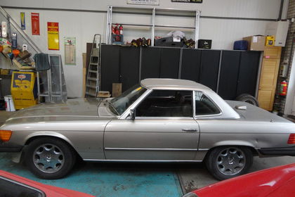 Mercedes 450SL W107 silver 