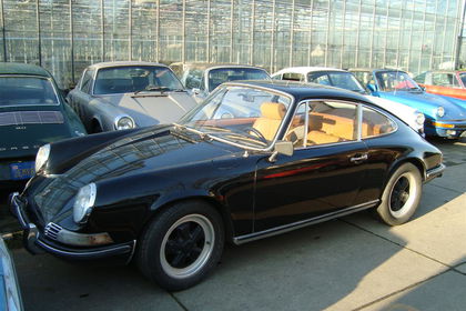 Porsche 911 E black 