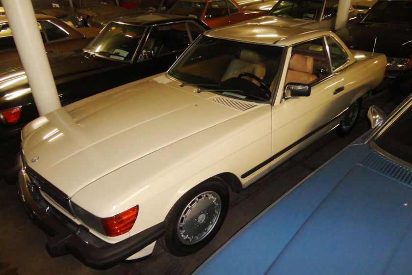 Mercedes 560 SL white