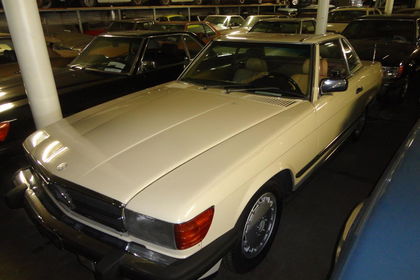 Mercedes 560 SL white 