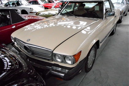 Mercedes 560 SL white 