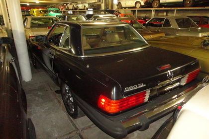 Mercedes 560 SL black 88 