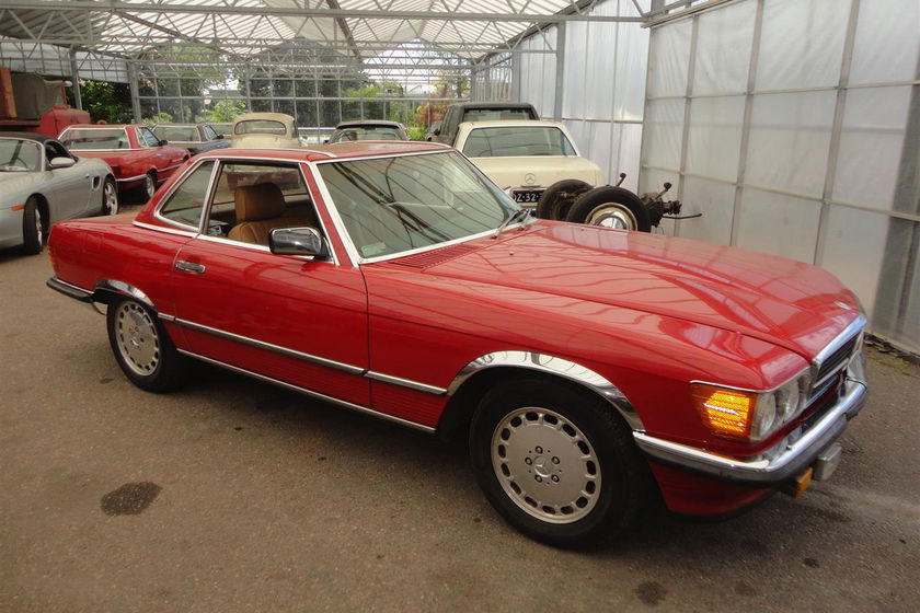 Mercedes 560 SL roadster