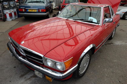 Mercedes 560 SL roadster 