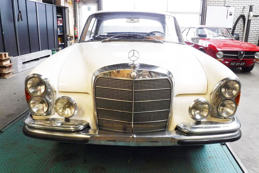 Mercedes 300SE Coupe white W112