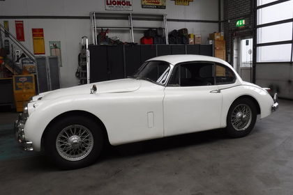 Jaguar XK 150 Coupe white 