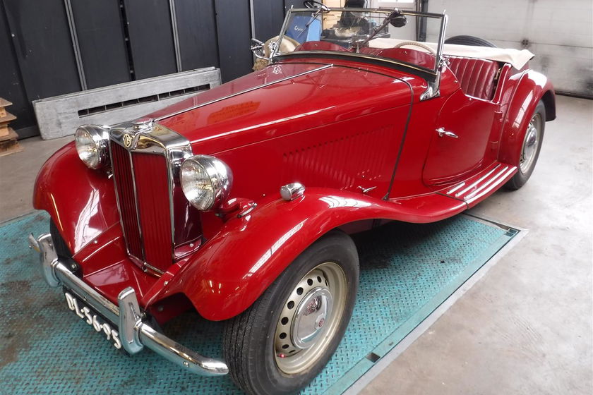 MG TD 1952 red