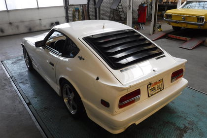 Datsun 240Z white 12096 