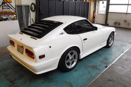 Datsun 240Z white 12096 