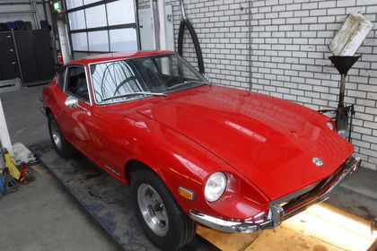 Datsun 240Z red 