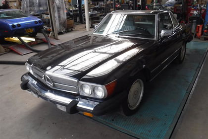 Mercedes 560SL black 88 