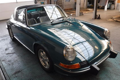 Porsche 911 E Targa blue 