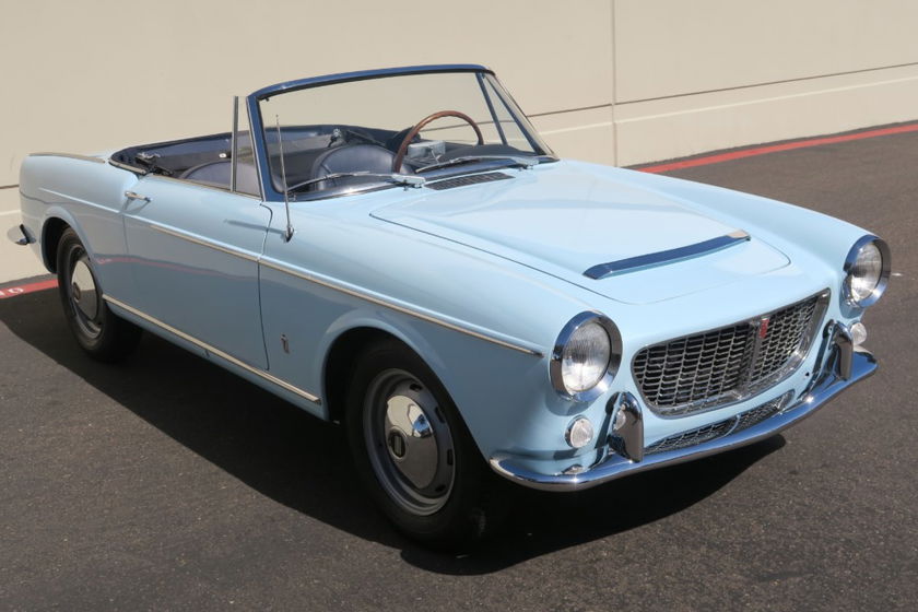 Fiat 1500S spider blue 