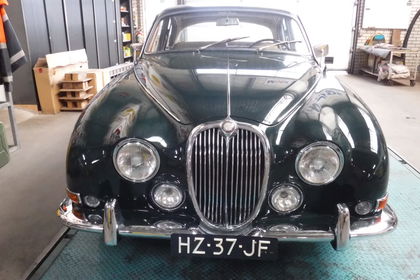 Jaguar 3.8S type green 