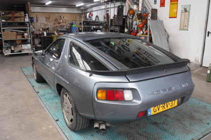 Porsche 928 S 