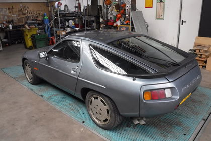 Porsche 928 S 