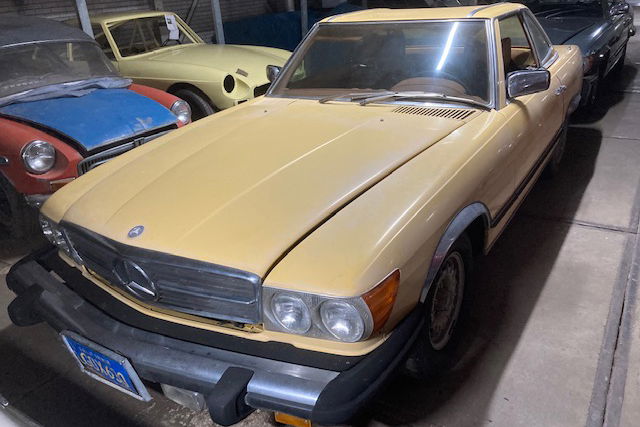 Mercedes 450SL W107 Roadster yellow