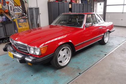 Mercedes 380SL W107 Roadster red 