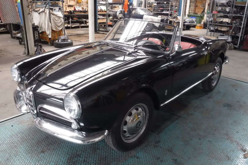 Alfa Romeo 1300 Spider 750 black