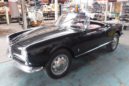 Alfa Romeo 1300 Spider 750 black 