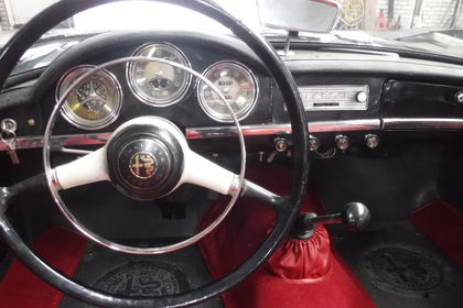 Alfa Romeo 1300 Spider 750 black 