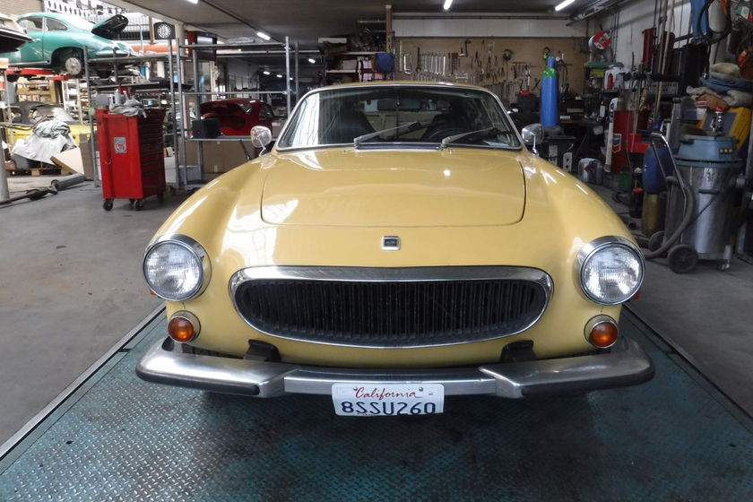 Volvo P1800 ES Yellow