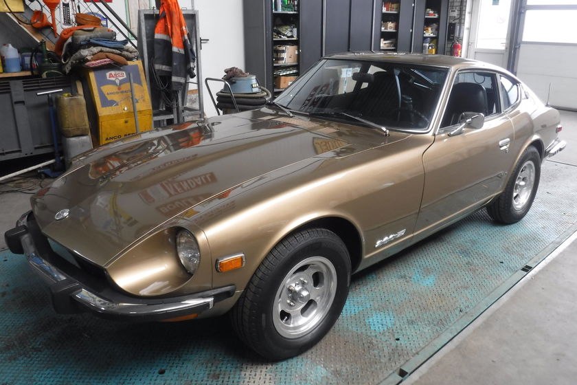 Datsun 260Z gold