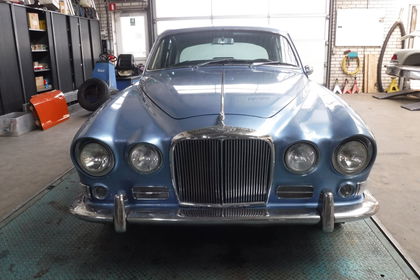 Jaguar 420  blue 