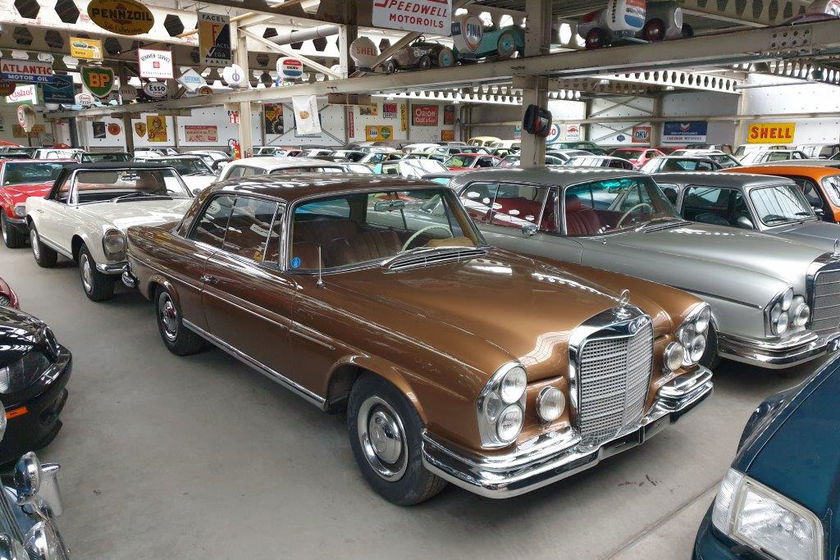 Mercedes 250SE coupe gold W111