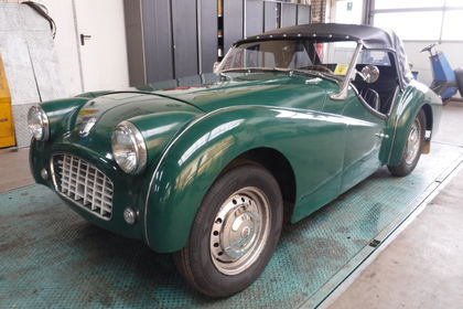 Triumph TR3 small mouth green  