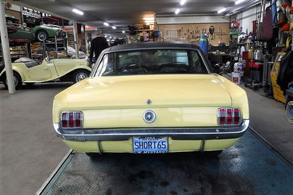 Ford mustang 65 yellow 