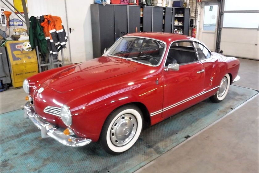 Volkswagen Karmann ghia Red