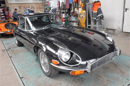 Jaguar E-type V12 black 