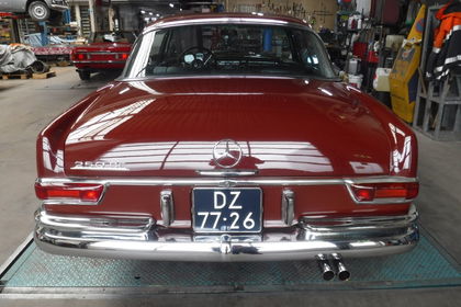 Mercedes 250SE Coupe red 