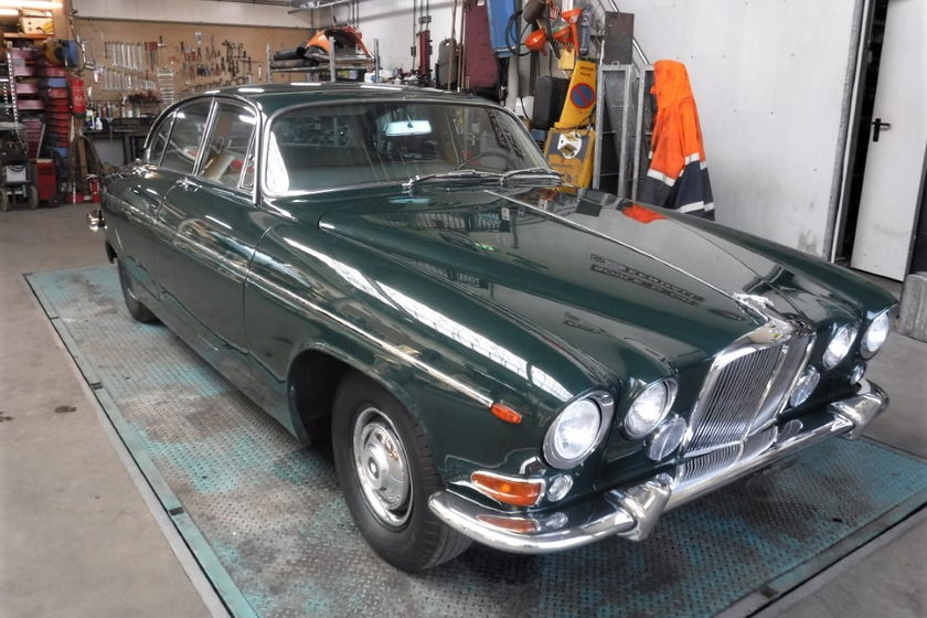 Jaguar 420G Saloon no. 7776