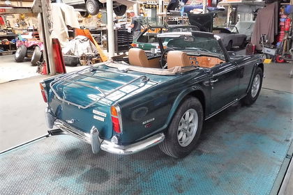 Triumph TR250 green 