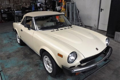 Fiat 124 Spider 2000 