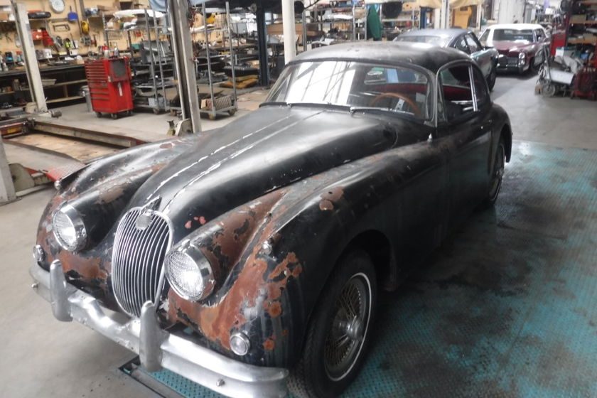 Jaguar XK 150 Coupe Black to restore